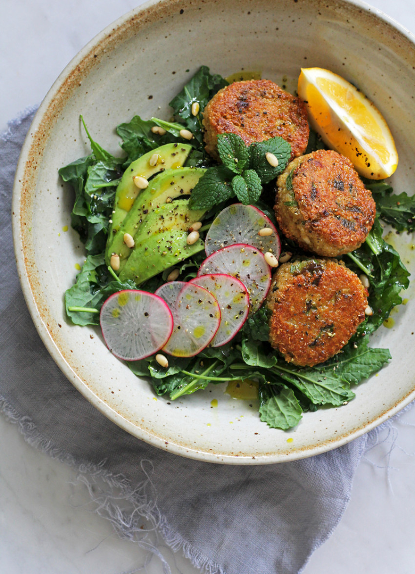 Crunchy Quinoa and Spring Onion Patties with Radish, Avo and Kale