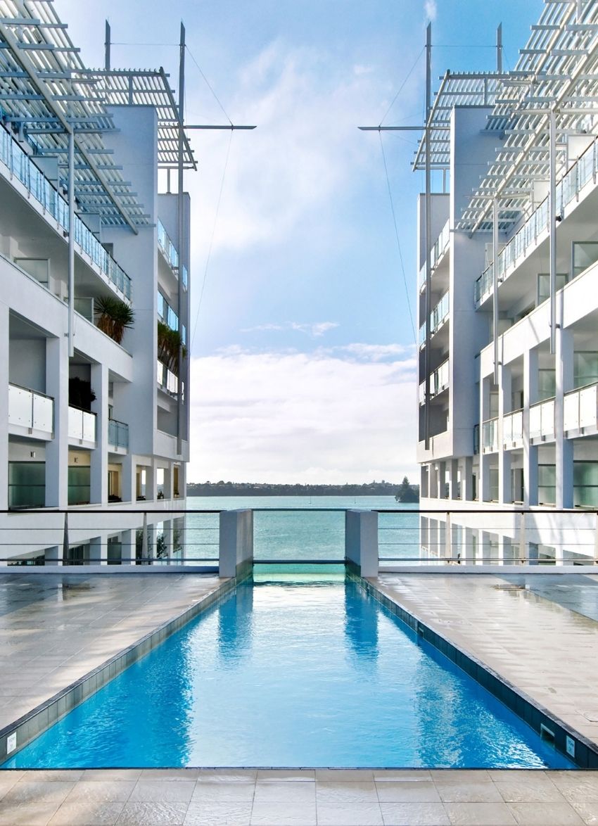 Hilton Auckland rooftop pool