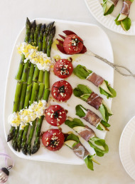 Asparagus with Anchovy Mayonnaise and Chopped Egg