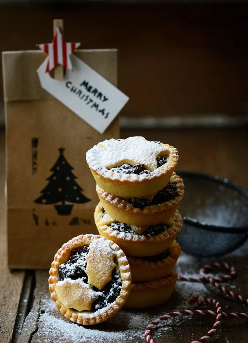 Christmas Mince Pies with White Chocolate and Cranberry 