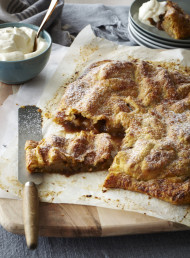 Apple Pie Tray Bake