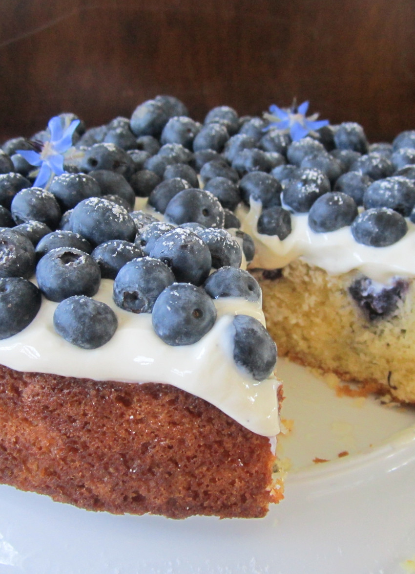 Blueberry and Almond Cake with Vanilla Yoghurt Topping