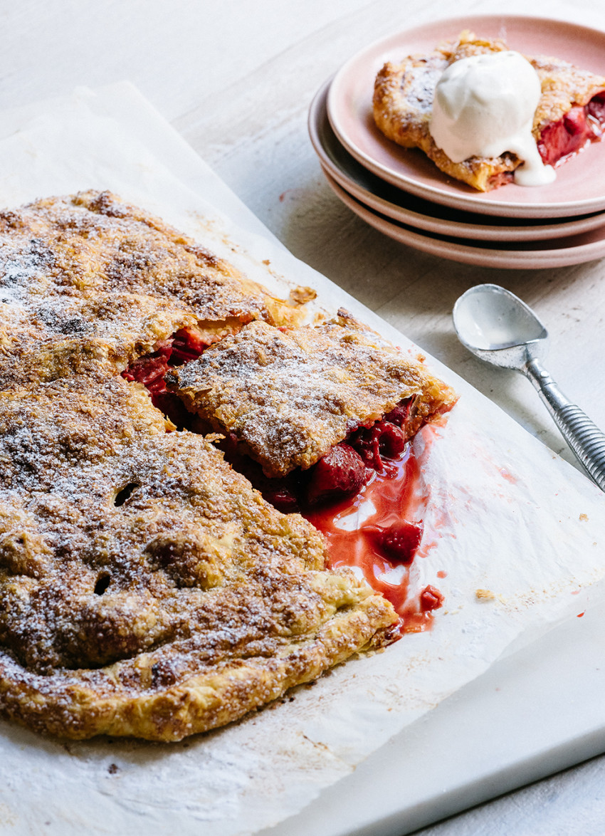 Fresh Strawberry and Rhubarb Pie